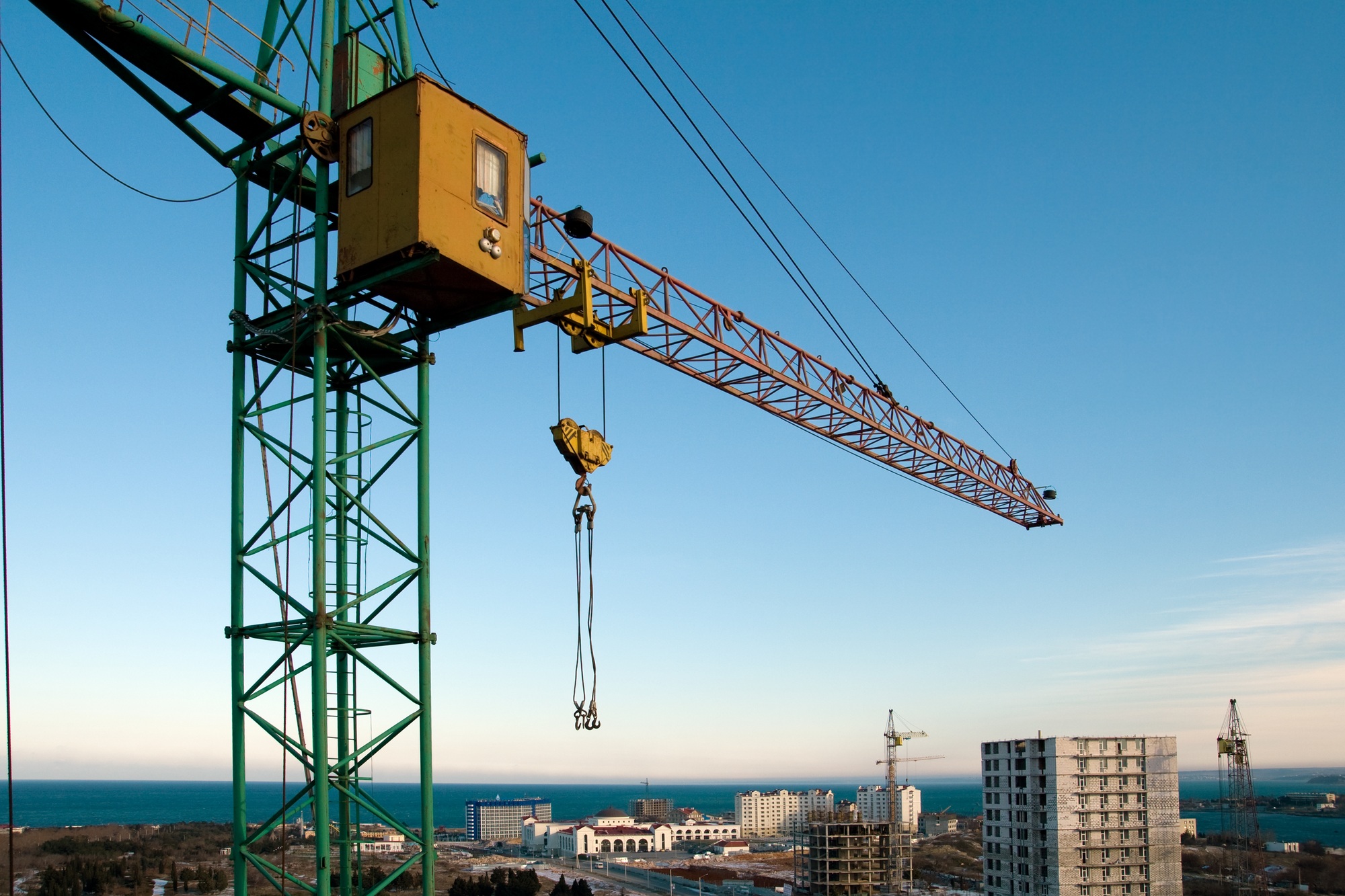 Construction crane
